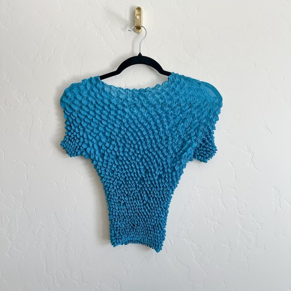 Turn On | Y2K Popcorn Expanding Stretch Top in Blue - Picture 2 of 3